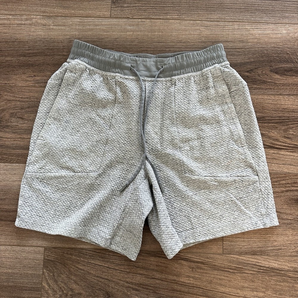 Lululemon Gray At Ease Performance Men's Short 7"Discontinued Size Medium M